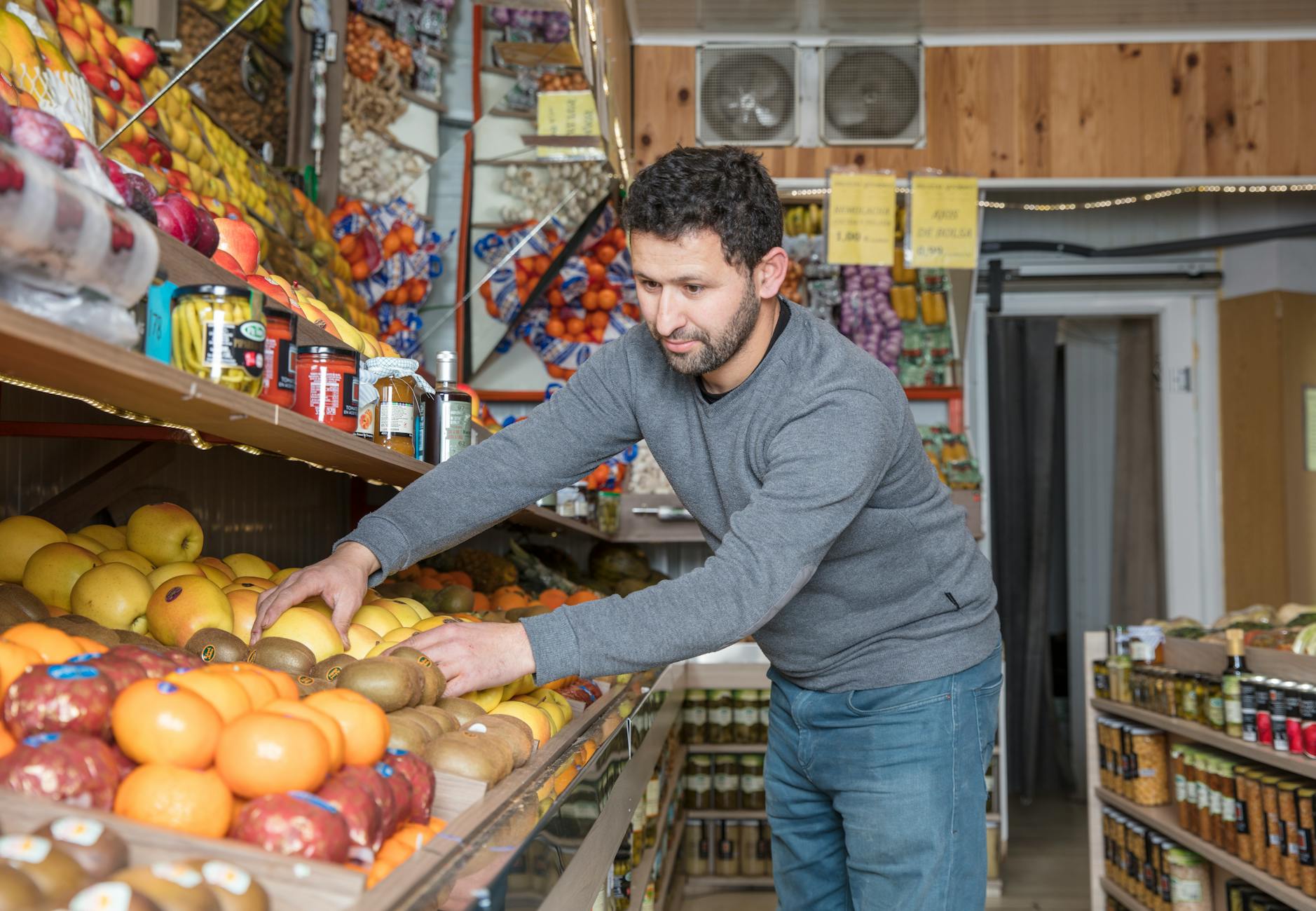 Como evitar perdas por validade no estoque do seu supermercado